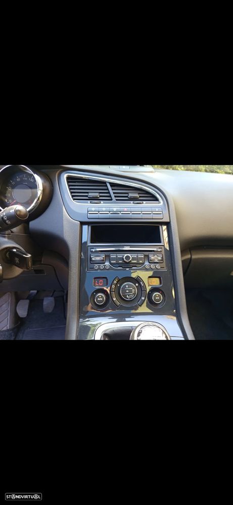 Peugeot 5008 1.6 HDi 7L Allure - 17