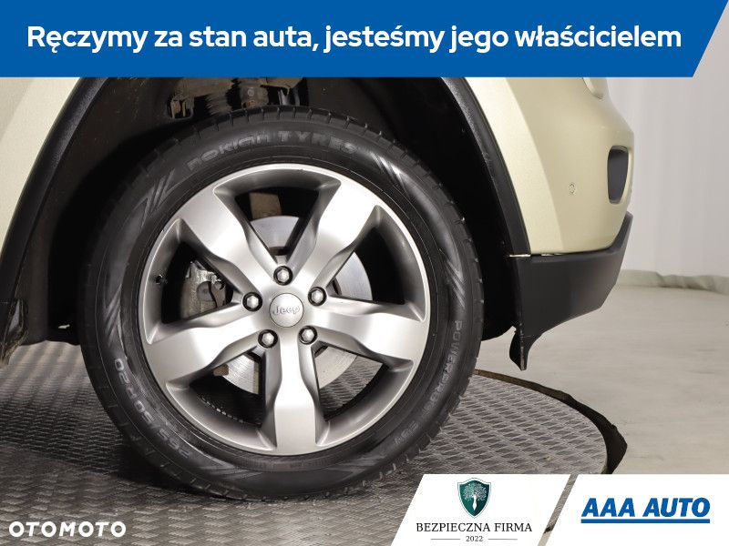 Jeep Grand Cherokee - 16
