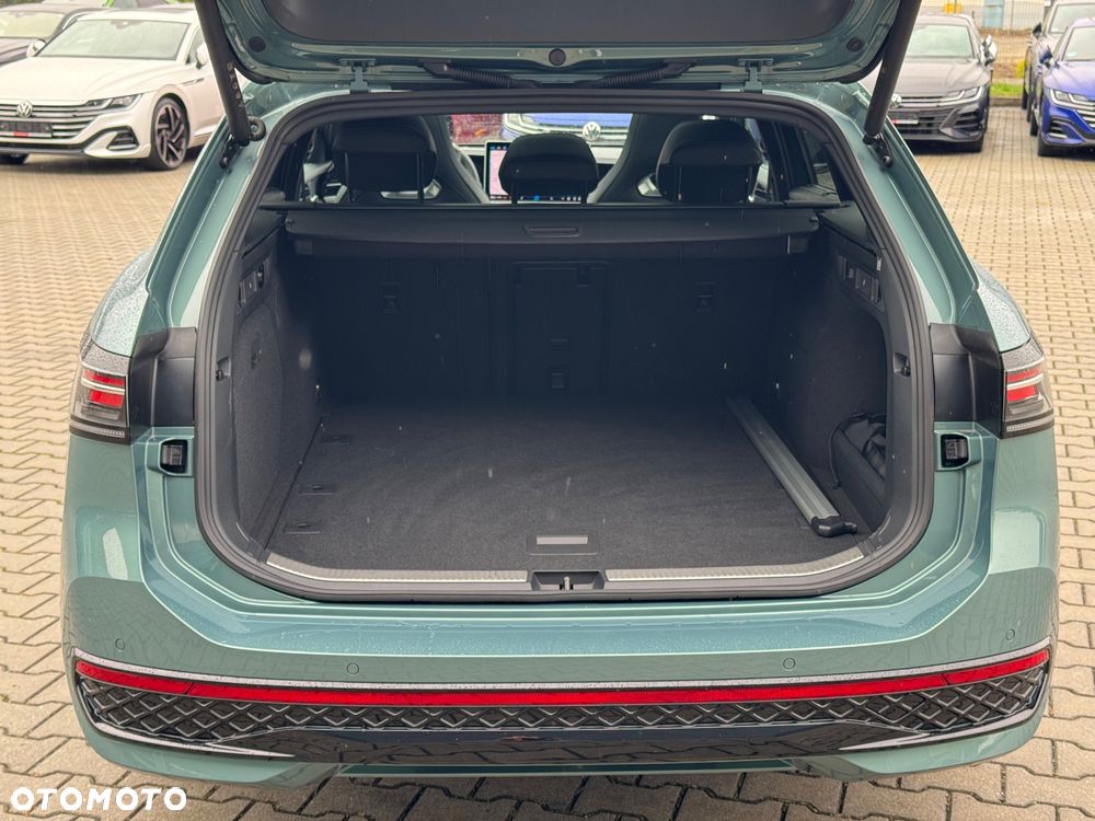 Volkswagen Passat Variant 2.0 TDI SCR DSG R-Line - 23