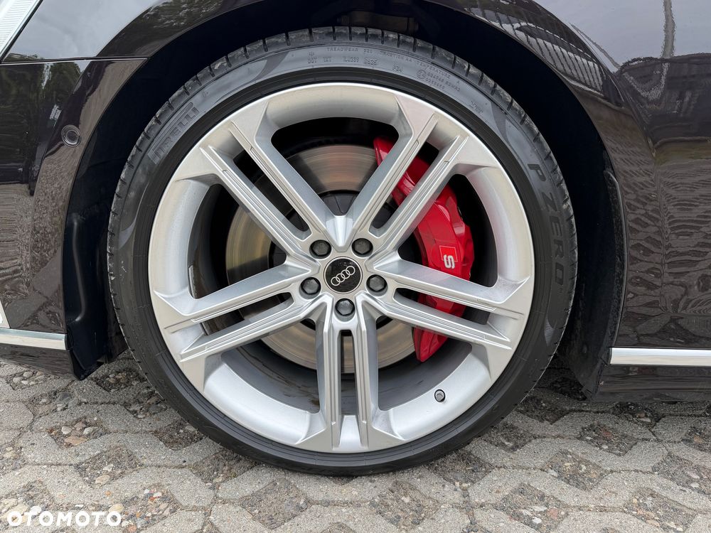 Audi S8 - 12