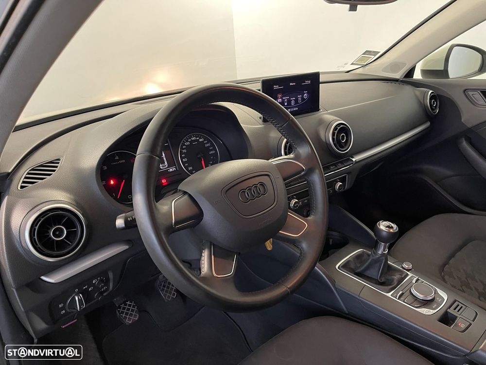 Audi A3 Sportback 1.6 TDI Advance - 11