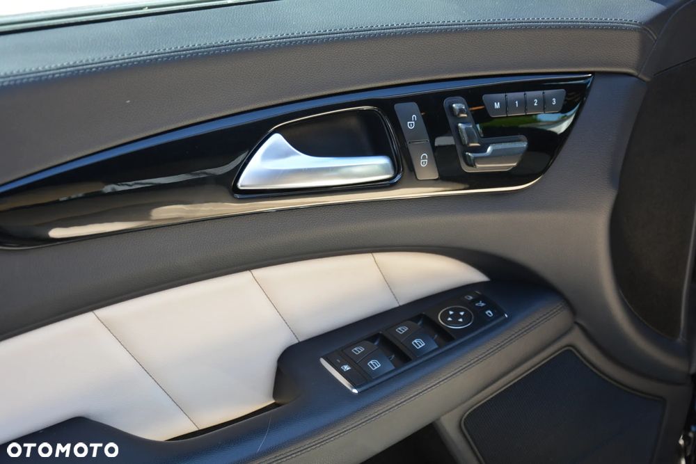 Mercedes-Benz CLS 350 CDI 4-Matic BlueEff - 17