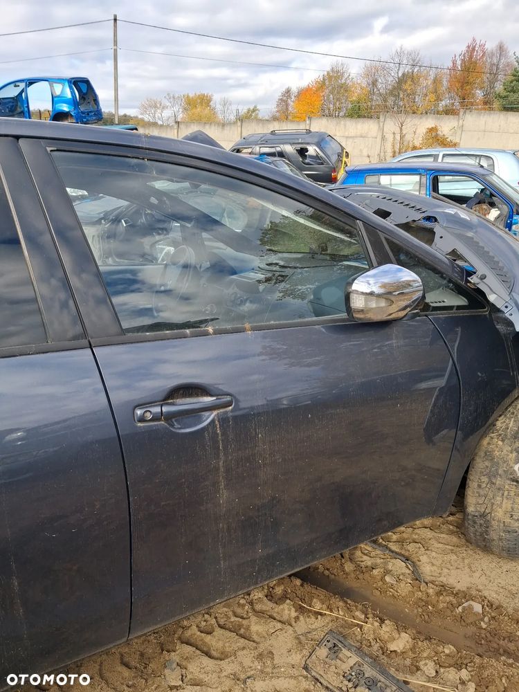Mitsubishi grandis 06 drzwi prawy przod A72A - 2