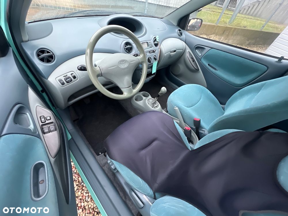 Toyota Yaris - 11
