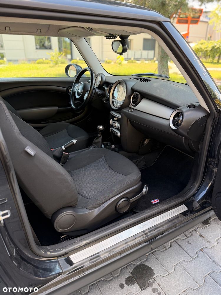 MINI Cooper Standard - 8