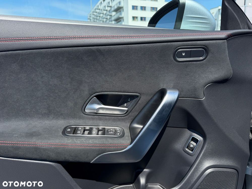 Mercedes-Benz CLA 180 AMG Line 7G-DCT - 14