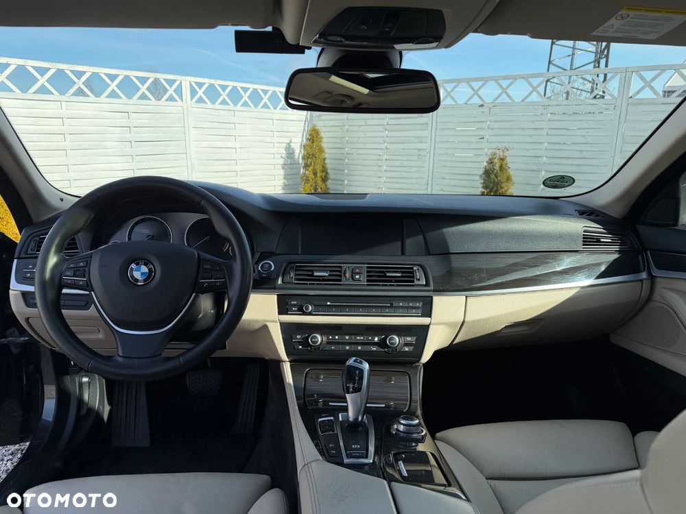 BMW Seria 5 525d - 17