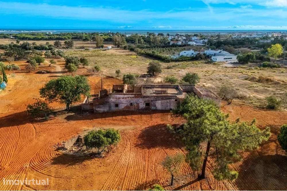 Oportunidade de Investimento - Terreno Urbano com Ruína e Rústico vist - Grande imagem: 2/24