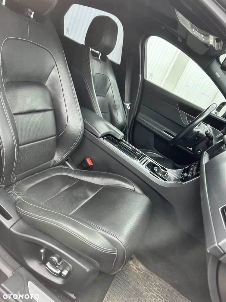 Jaguar XF 20d AWD R-Sport - 13