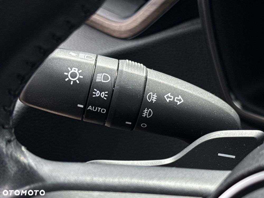 Toyota Corolla 2.0 Hybrid Trek - 19