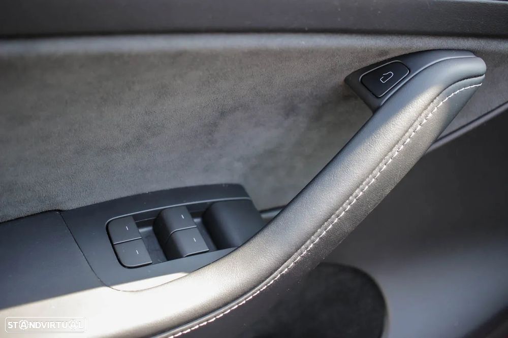 Tesla Model Y RWD - 11