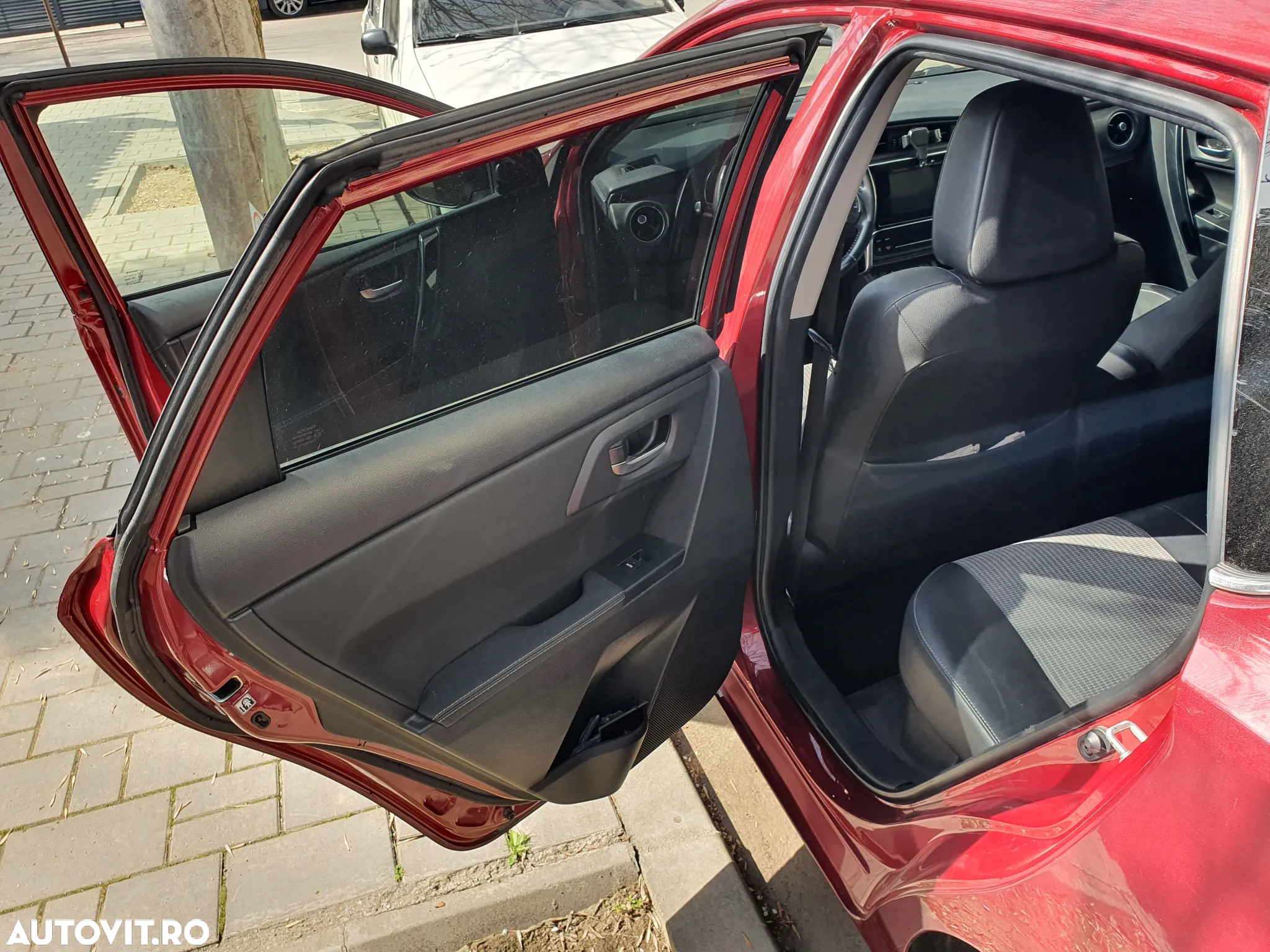 Toyota Auris 1.8 L VVT-i Hybrid Sol + - 26