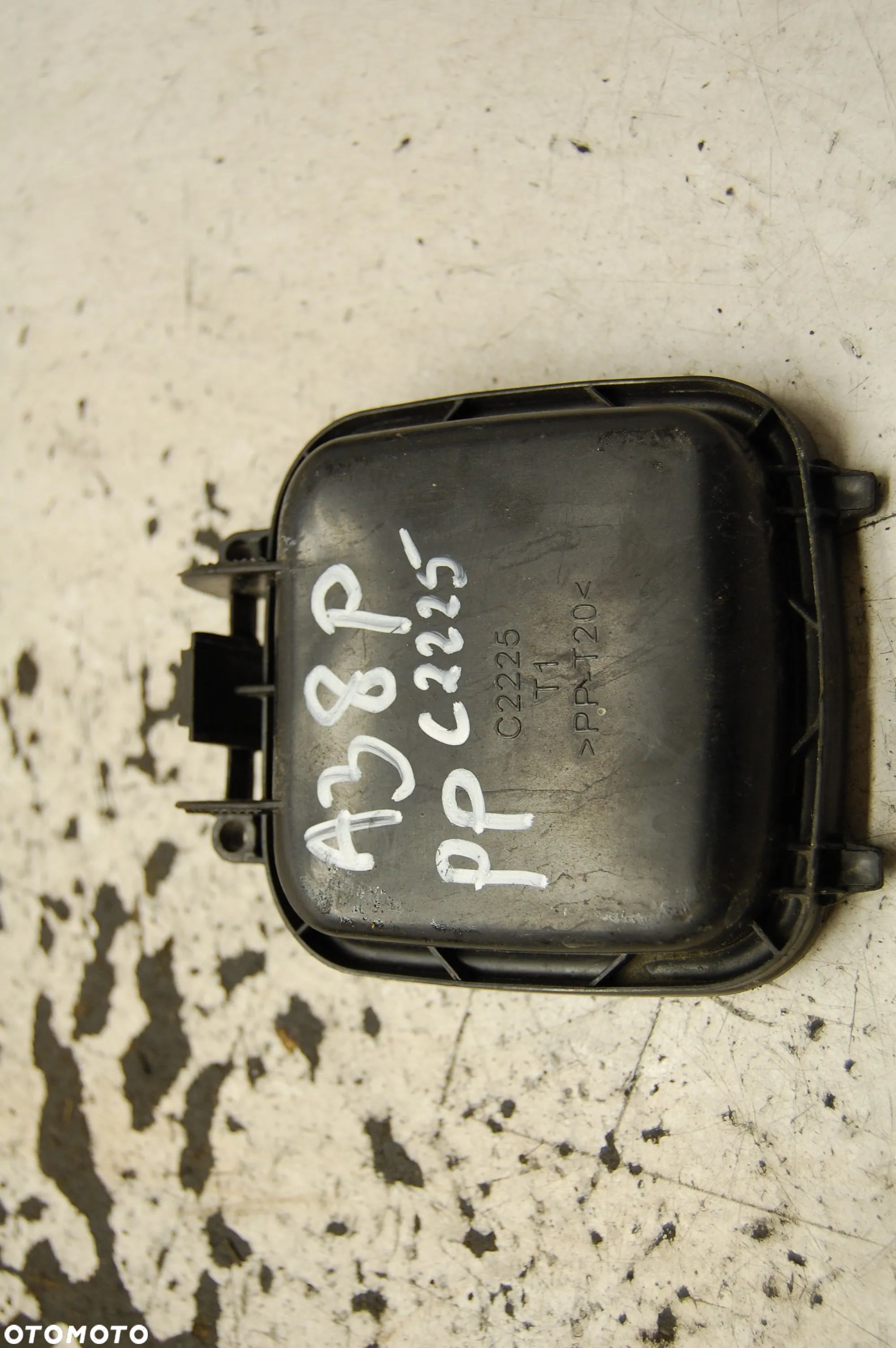 OSŁONA ZAŚLEPKA LAMPY PRZÓD PRZEDNIA LEWA PRAWA AUDI A3 8P 1305239225 - 1