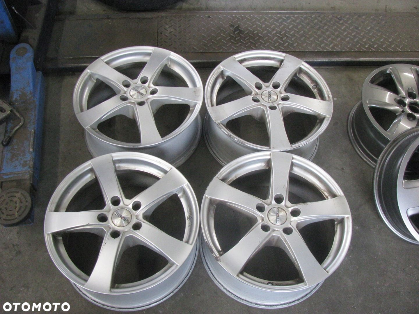 Felga aluminiowa Dezent TD 7.5" x 17" 5x114.3 ET 38 - 3