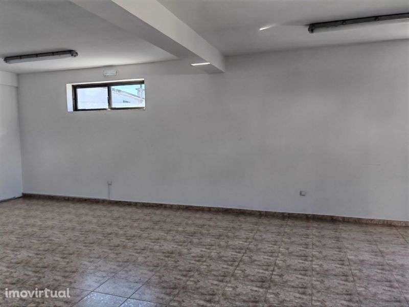 Armazém para Arrendamento – 125 m² – Excelente Estado - Grande imagem: 3/5