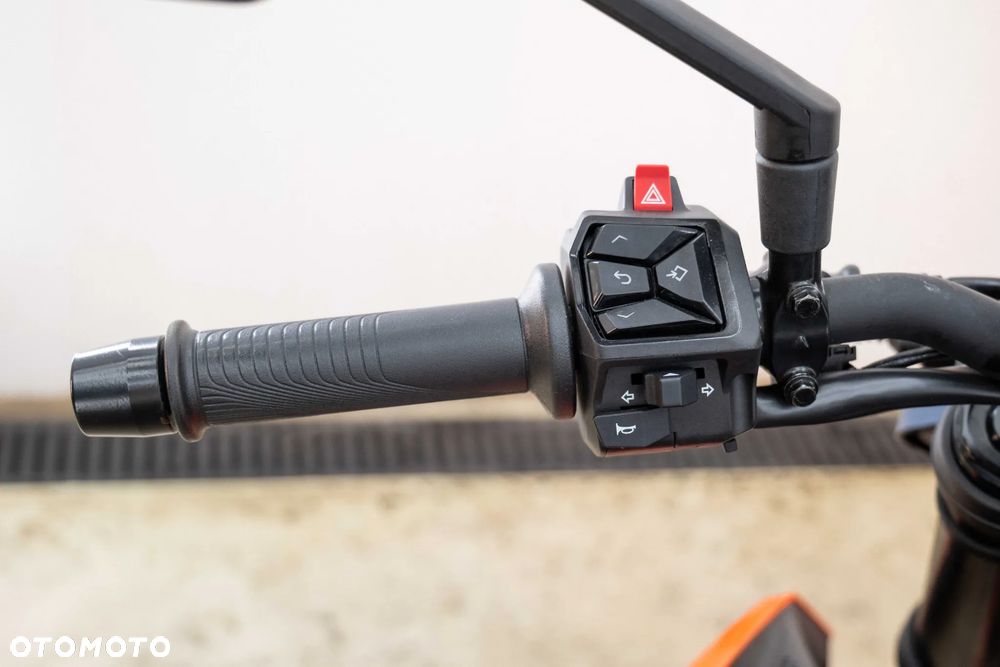 KTM Duke 125 - 24