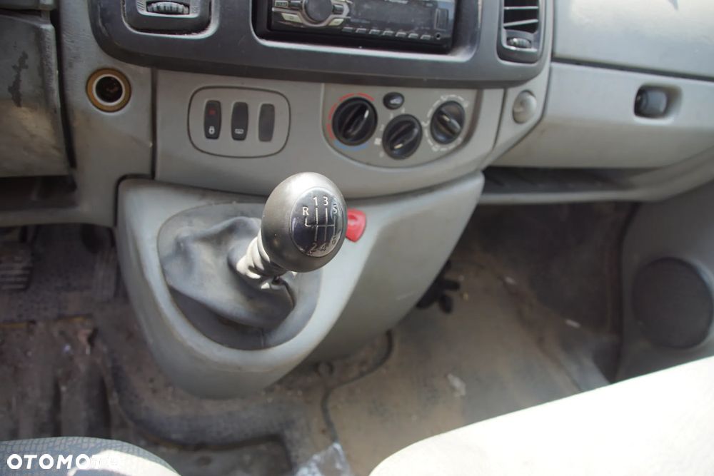 Auto na części - Renault Trafic II 2.5 DCI 135 KM G9U730 PK6377 TED68 2006R Silnik Skrzynia Drzwi Maska Błotnik Zderzak Lampa Lusterko Klamka Szyba Deska Kokpit Sterownik Moduł Czujnik Licznik Panel Kierownica - 14