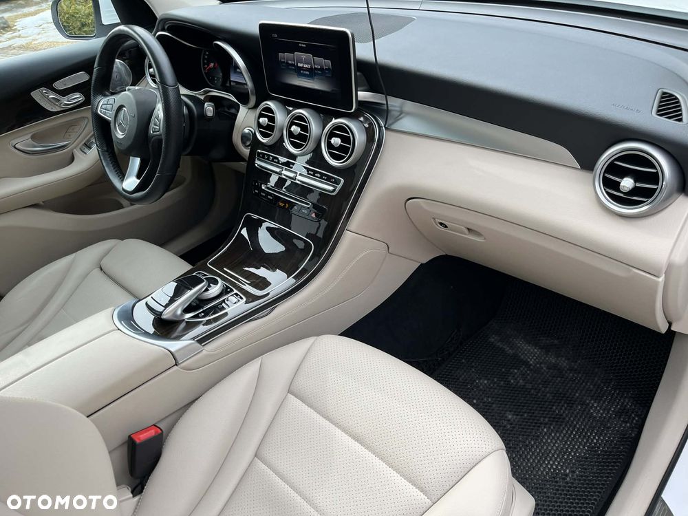 Mercedes-Benz GLC 300 4Matic 9G-TRONIC - 4
