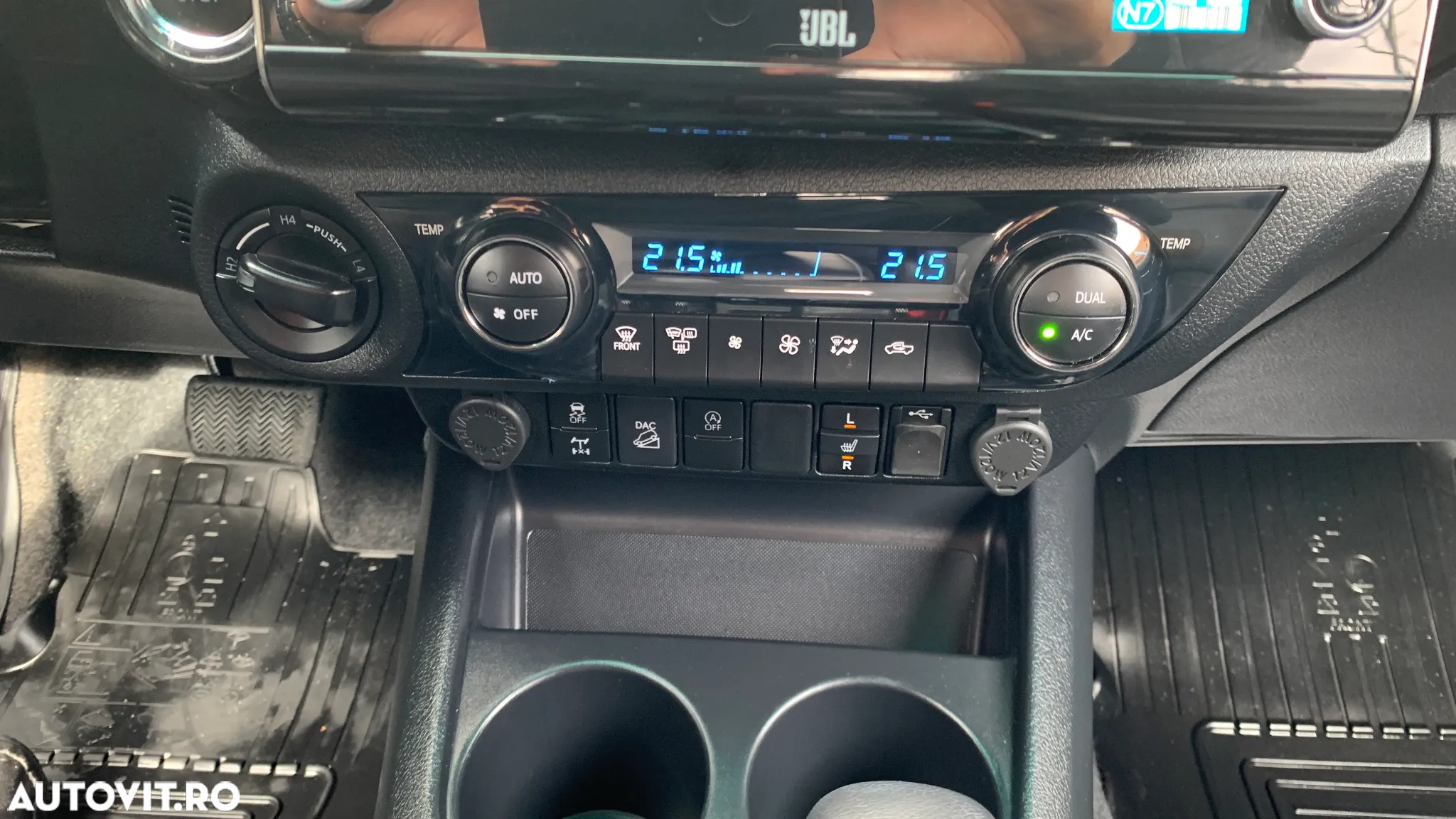 Toyota Hilux 2.8D 204CP 4x4 Double Cab AT Invincible Color Edition - 30