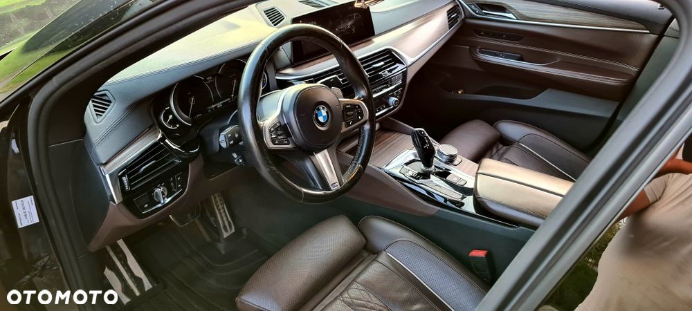 BMW 6GT - 7