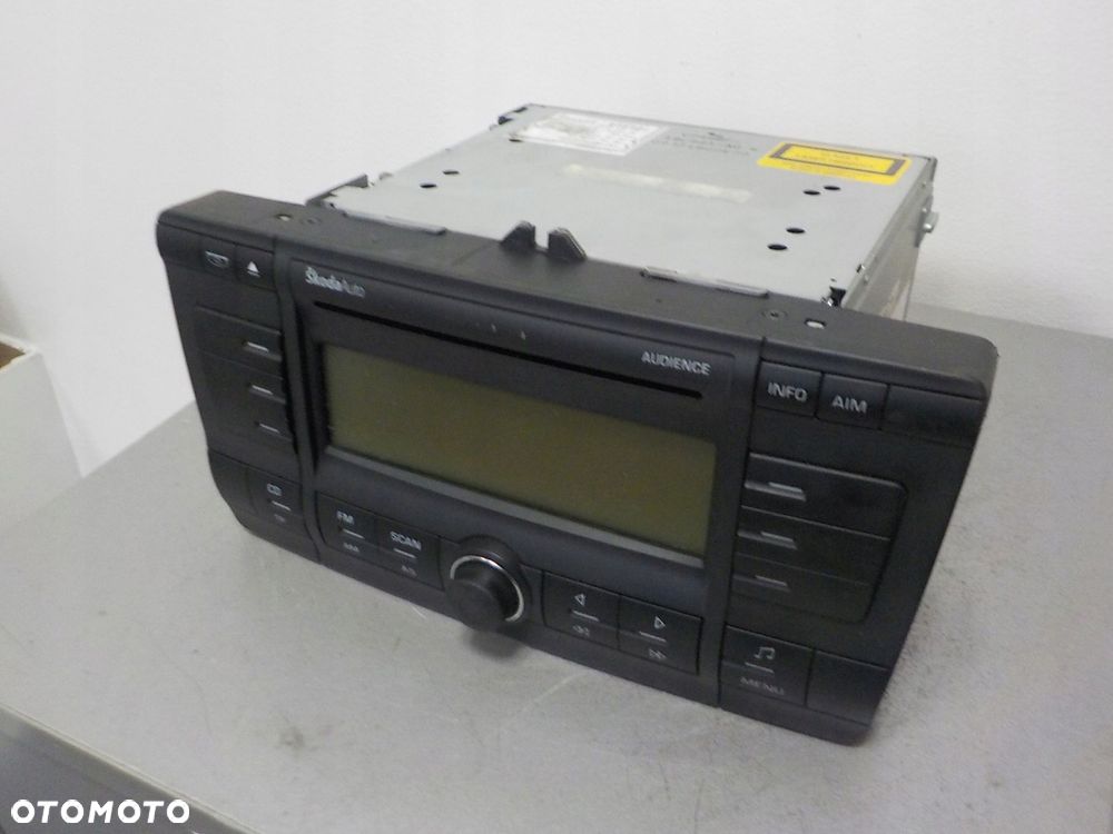 SKODA OCTAVIA II RADIO AUDIENCE 1Z0035156B - 4