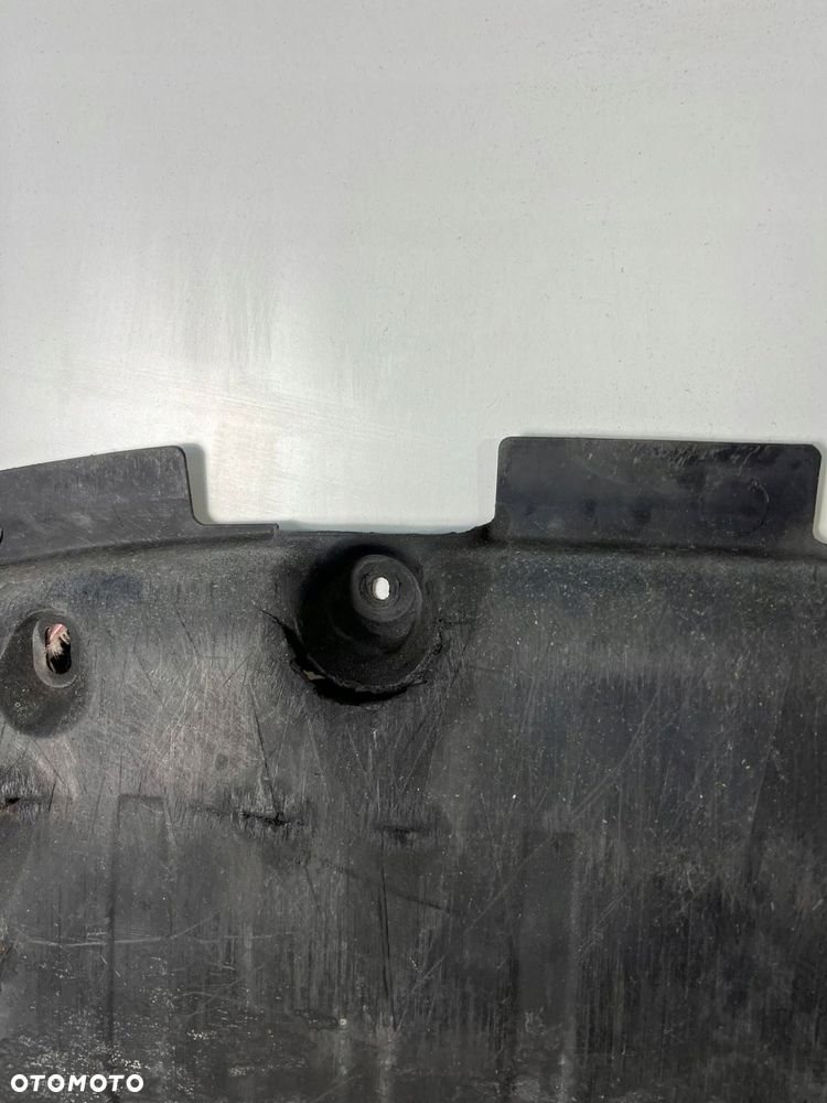 8J8825237A Osłona pod silnik Audi TT TTS Mk2 2011 - 10