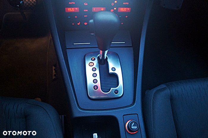 Audi A4 Avant 2.0 T FSI quattro tiptronic - 16
