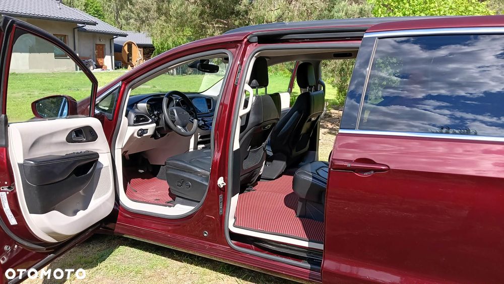 Chrysler Pacifica - 7