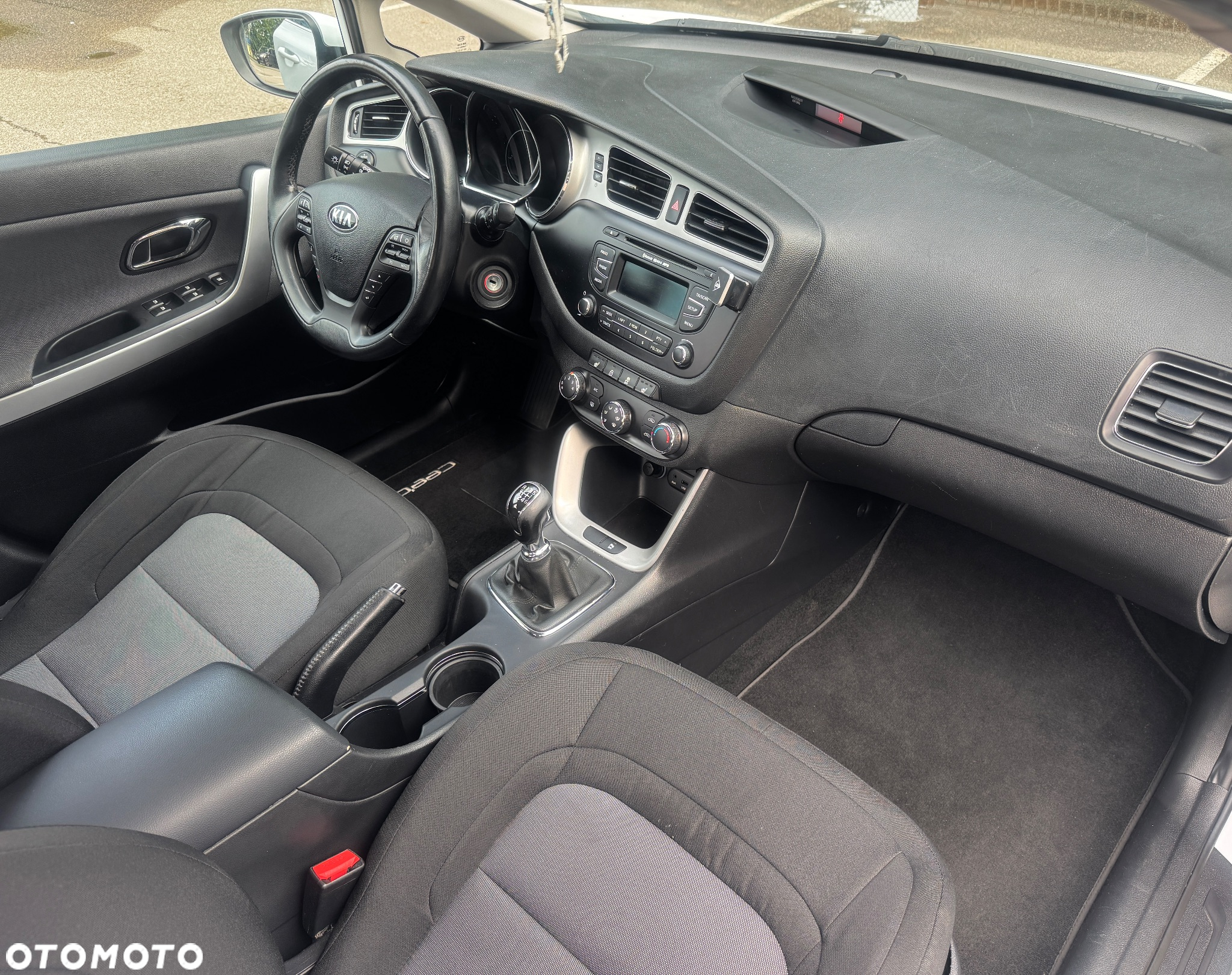 Kia Ceed 1.6 CRDi 128 Fifa World Cup Edition - 20