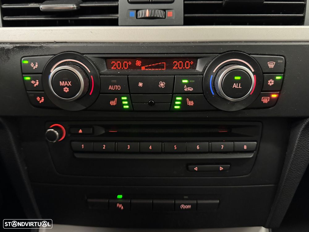 BMW 318 d Navigation Sport - 32