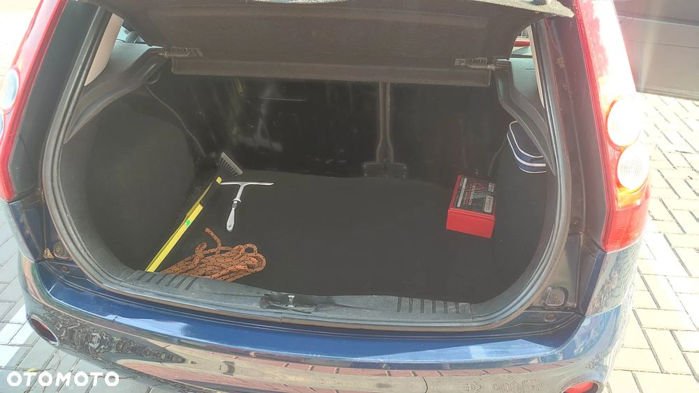 Ford Fiesta 1.3 - 8