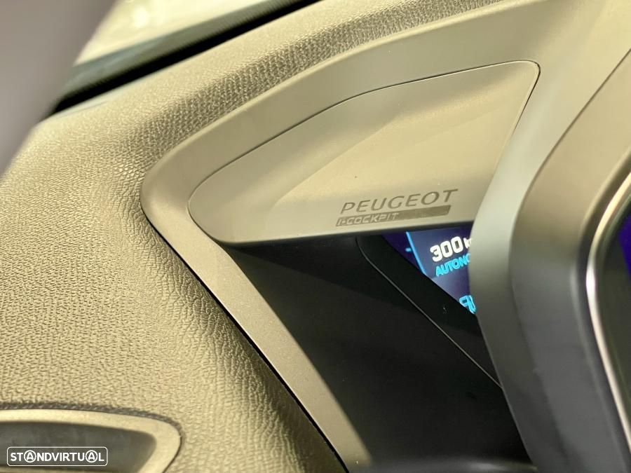Peugeot 2008 1.2 PureTech Allure - 12
