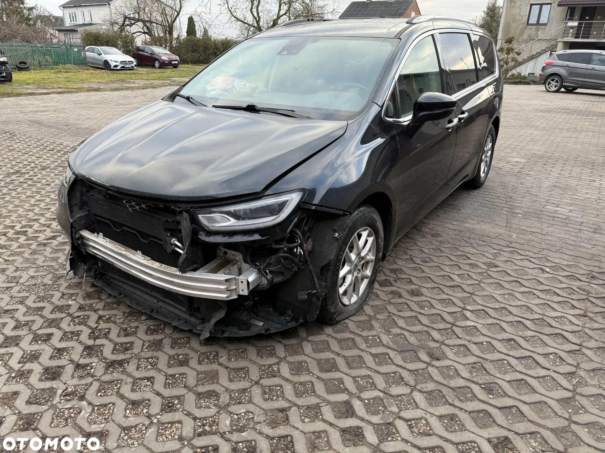 Chrysler Pacifica - 2