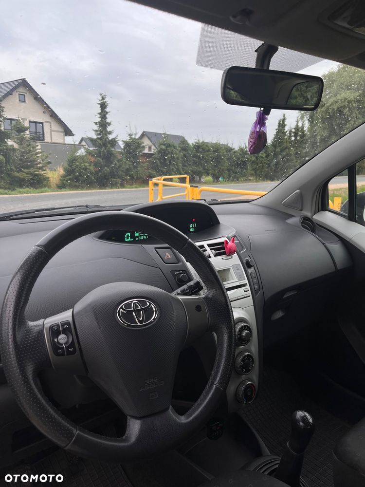 Toyota Yaris 1.0 Luna - 11