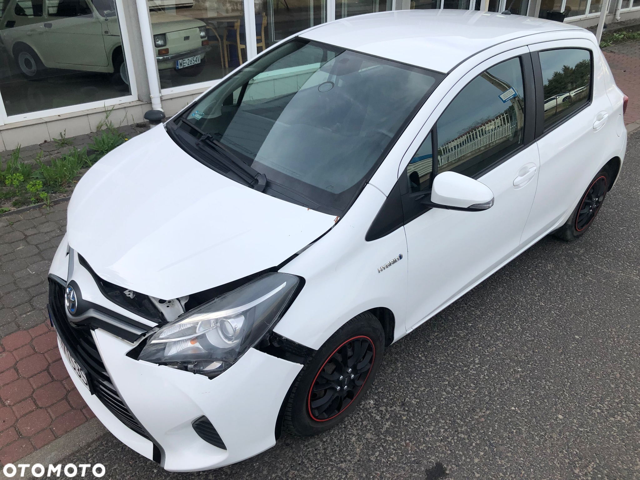 Toyota Yaris Hybrid 100 Premium - 8
