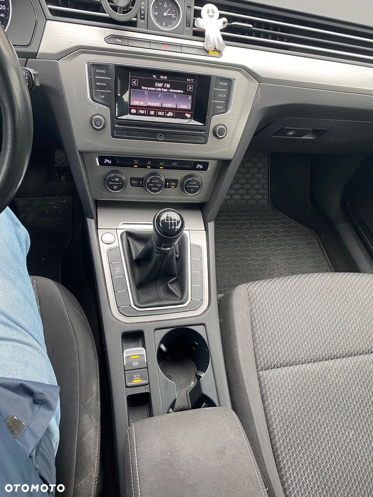 Volkswagen Passat - 12