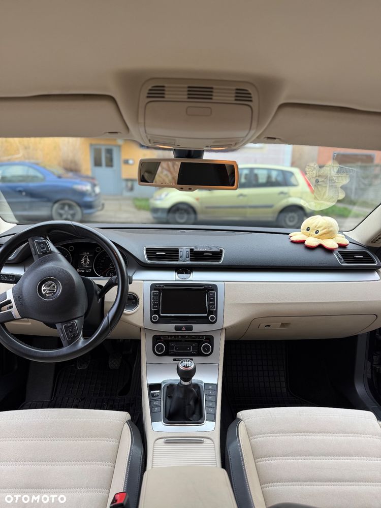 Volkswagen Passat 2.0 TDI Highline - 14