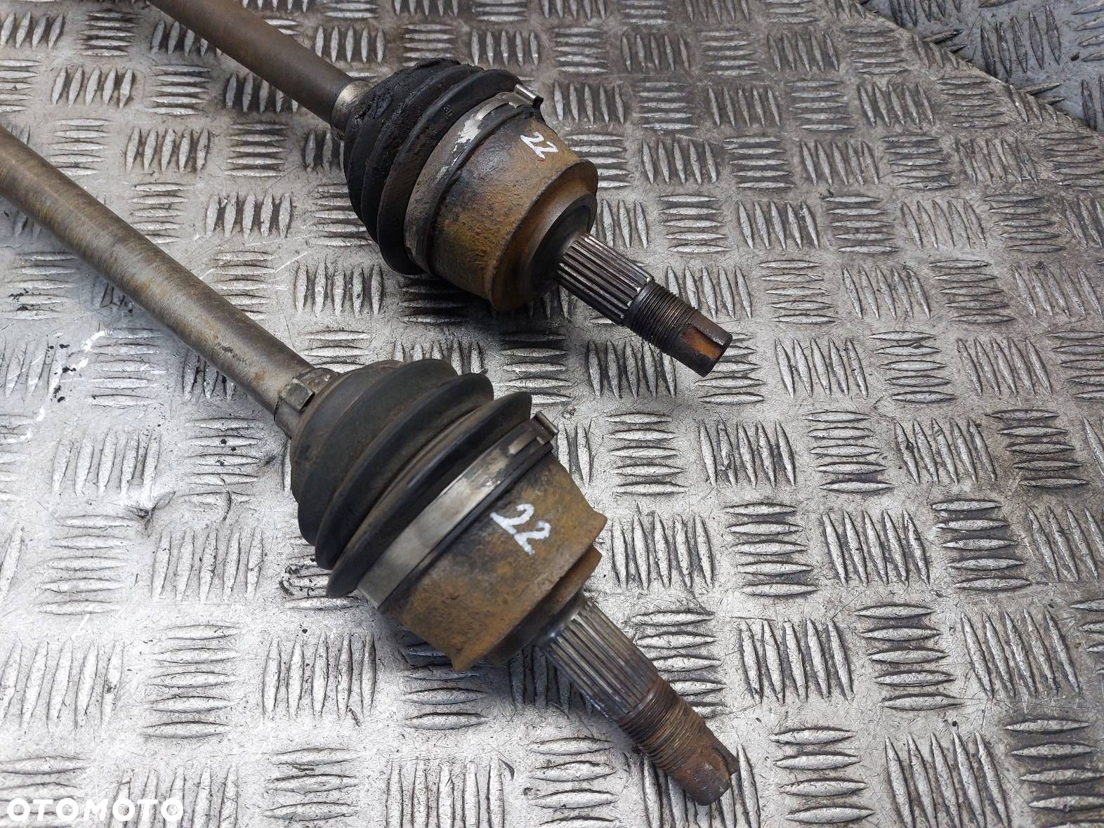 PÓŁOŚ LEWY PRZÓD + PRAWY PRZÓD 5B FIAT PUNTO II 1.2 8V - 2