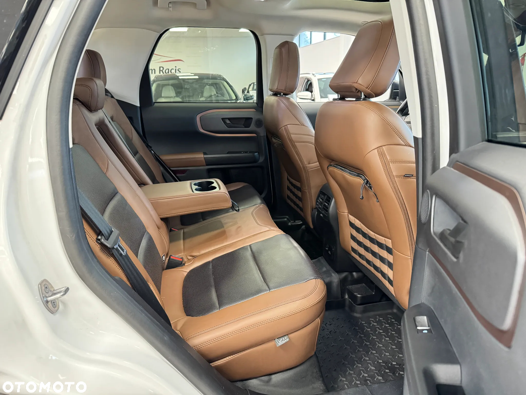 Ford Bronco - 9