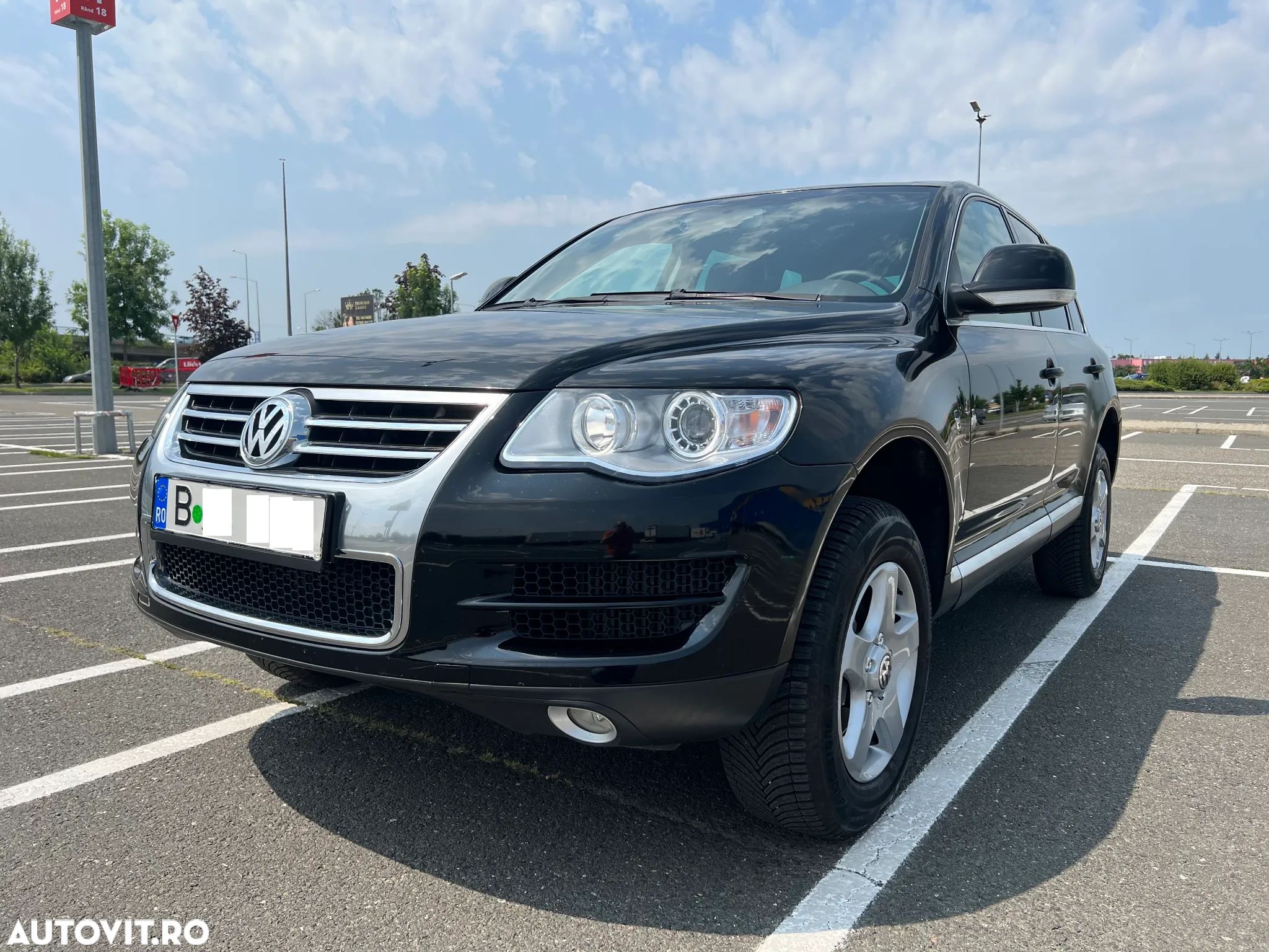 Volkswagen Touareg - 1