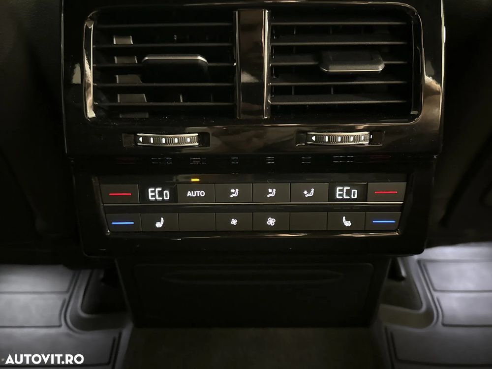 Volkswagen Touareg V6 TDI 4MOTION R-Line - 23