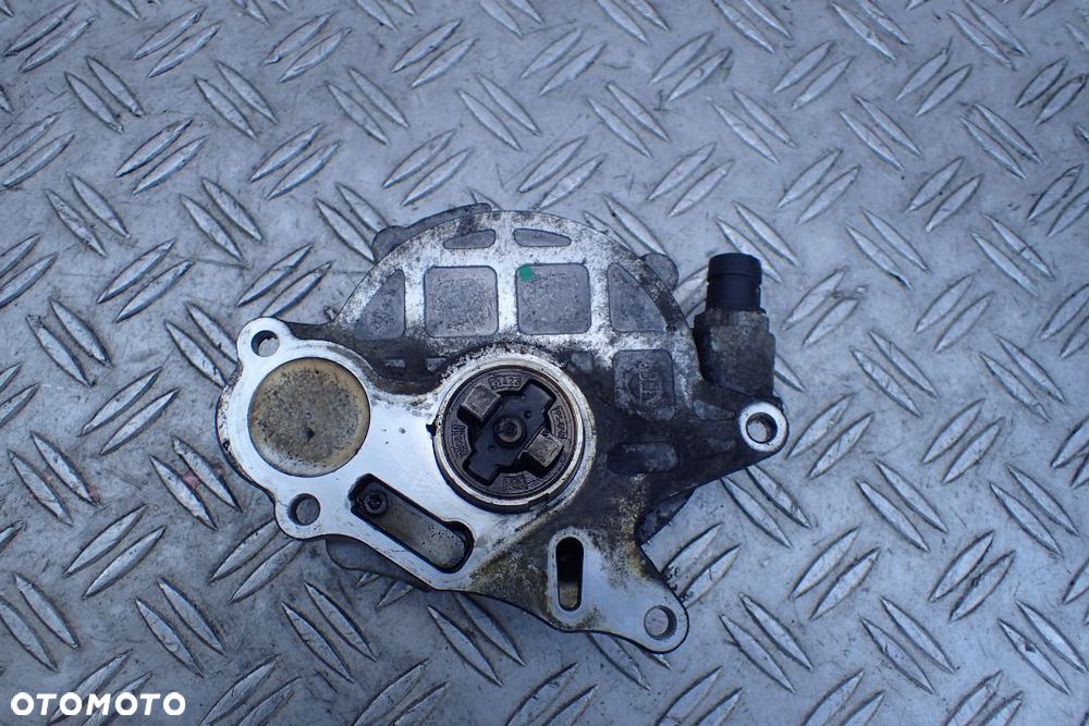POMPA VACUM 03L145100 AUDI A4 B8 2.0 TDI RADOM - 1