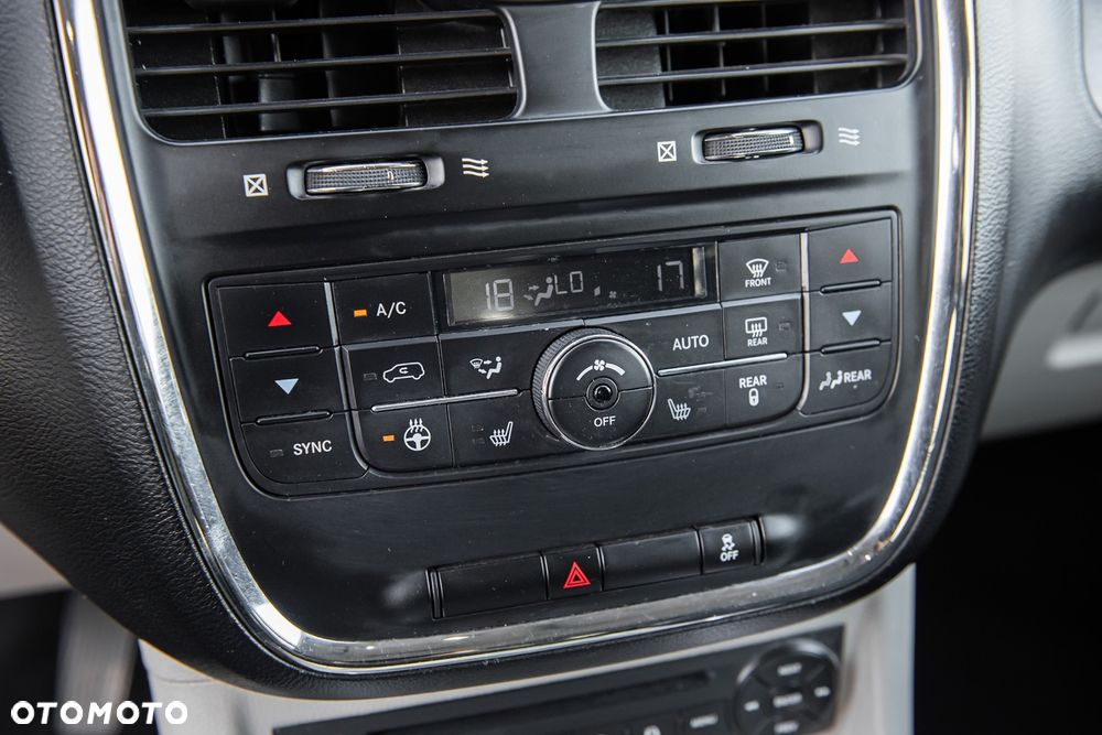 Lancia Voyager - 25