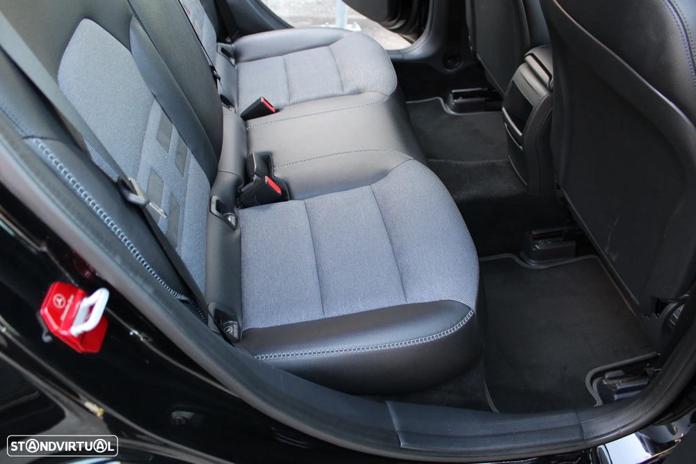 Mercedes-Benz GLA 180 d 7G-DCT Urban - 39