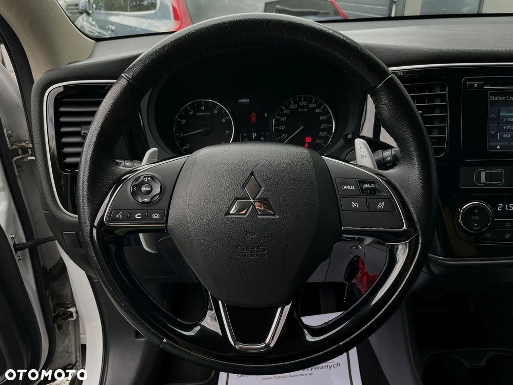 Mitsubishi Outlander 2.0 Instyle SDA 4WD CVT - 23