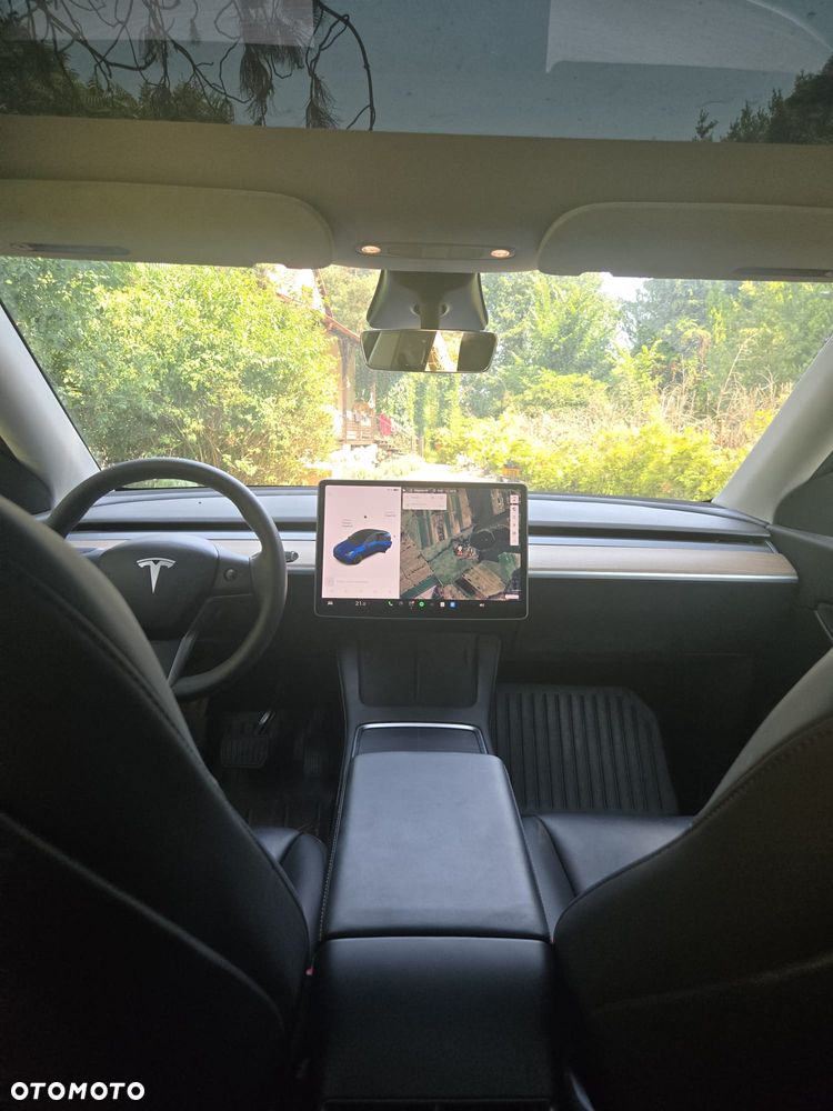 Tesla Model Y Long Range AWD - 9
