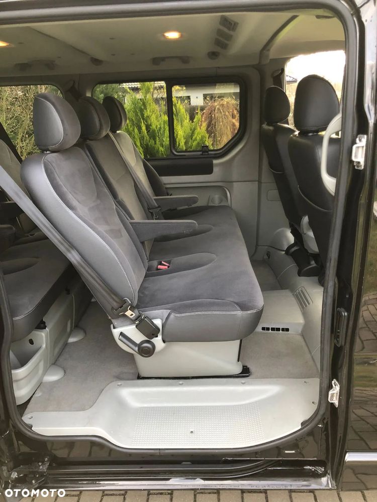 Renault Trafic Grand Passenger Black Edition - 14
