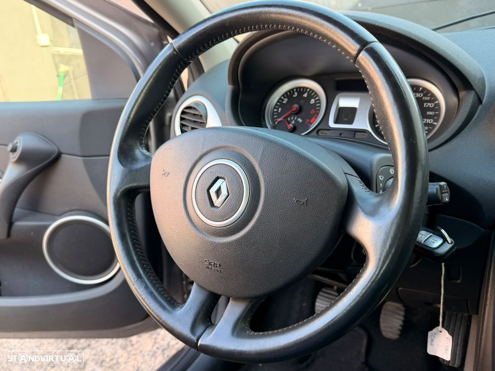 Renault Clio 1.2 16V Authentique - 17
