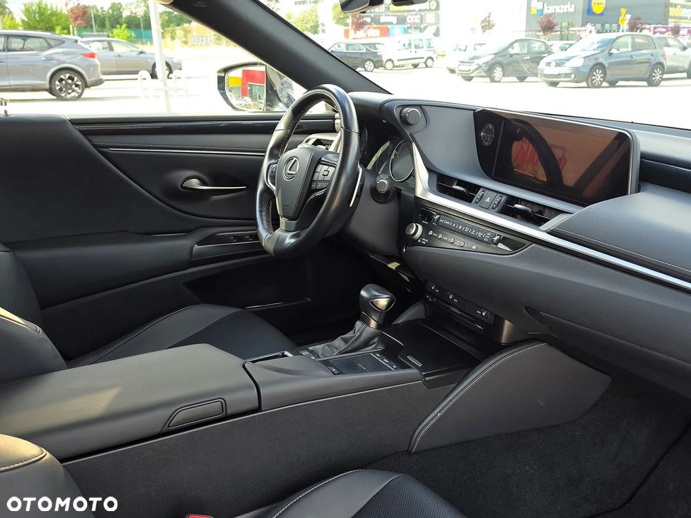 Lexus ES 300h Business Edition + - 23