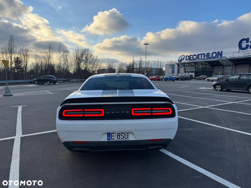 Dodge Challenger - 4
